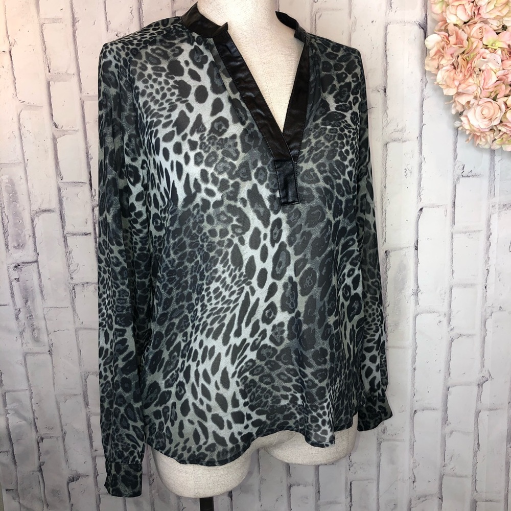 Black leopard print sheer long sleeves blouse Sm